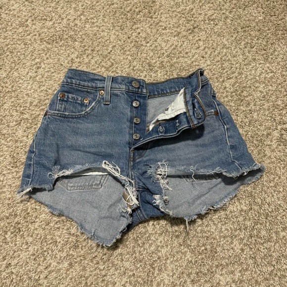 Women’s Levi’s 501 Cut Off Distressed Blue Jean Shorts Denim Size 23 - Picture 1 of 4